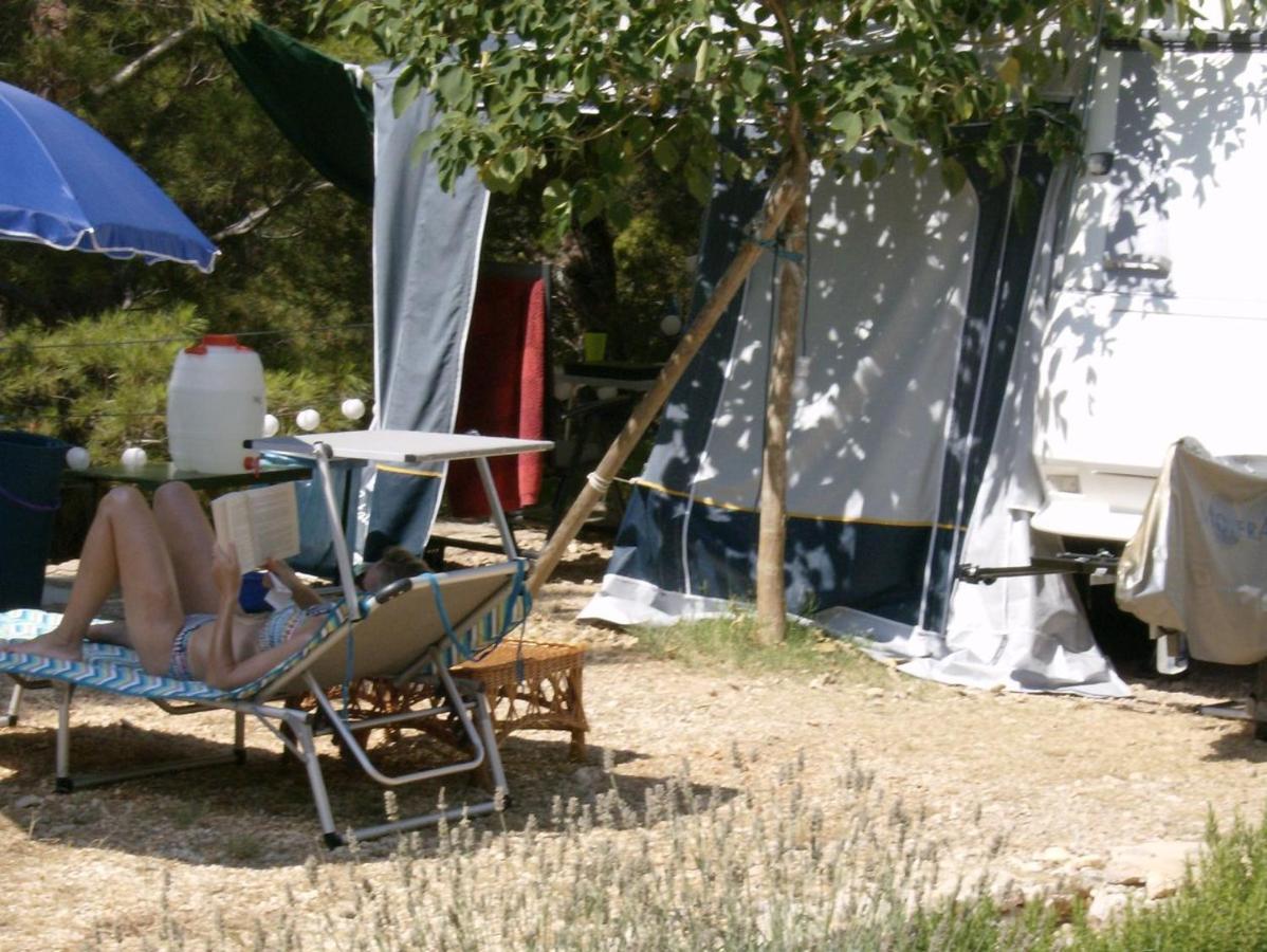 Отель Camping Pinus Стариград-Пакленица Экстерьер фото